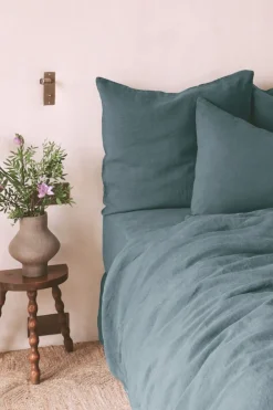 Fitted washed linen sheet - midnight blue