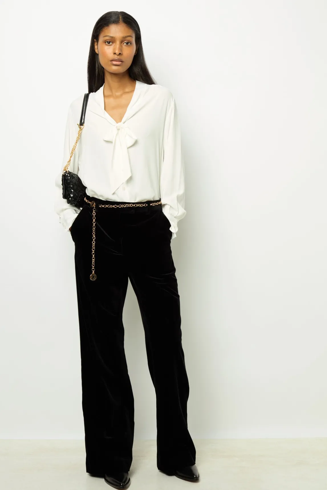 Pussy-bow collar blouse
